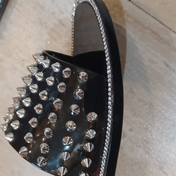 Stunning Wild Diva Lounge Studded Rhinestone Slides - Picture 4 of 10